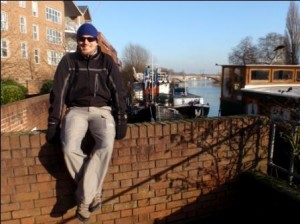 Thames and houseboats - stones throw from our apartment