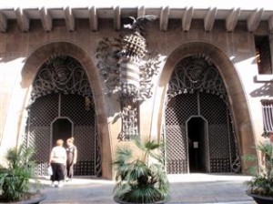 p9220312 Gaudi's buildings are so individual